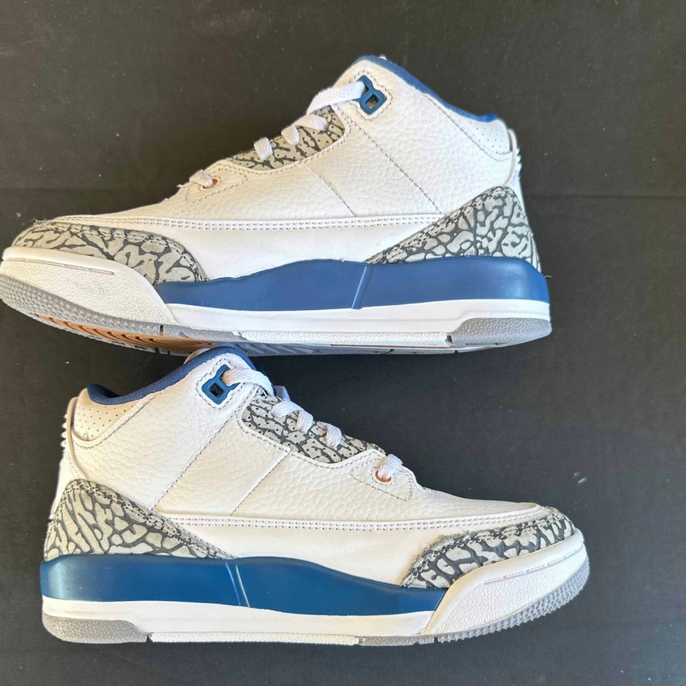 Jordan 3 wizard size 2y